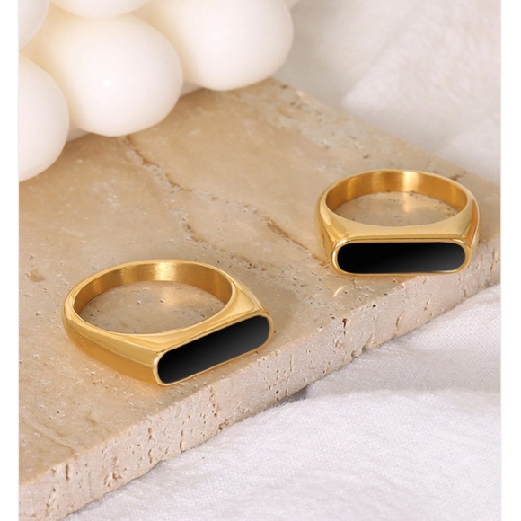 Dainty ring 316L Stainless Steel High Polish Onyx Signet Ring - Picture 3 of 12